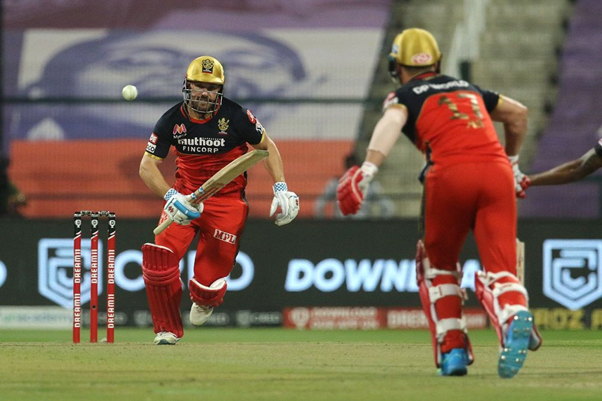 Aaron Finch (32 off 30) shared 41-run second wicket partnership with AB de Villiers.