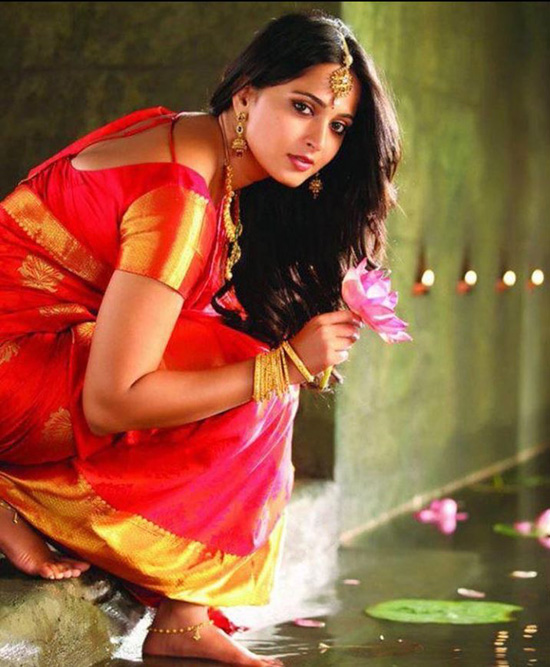 special and intesting stories of actress anushka on her birthday