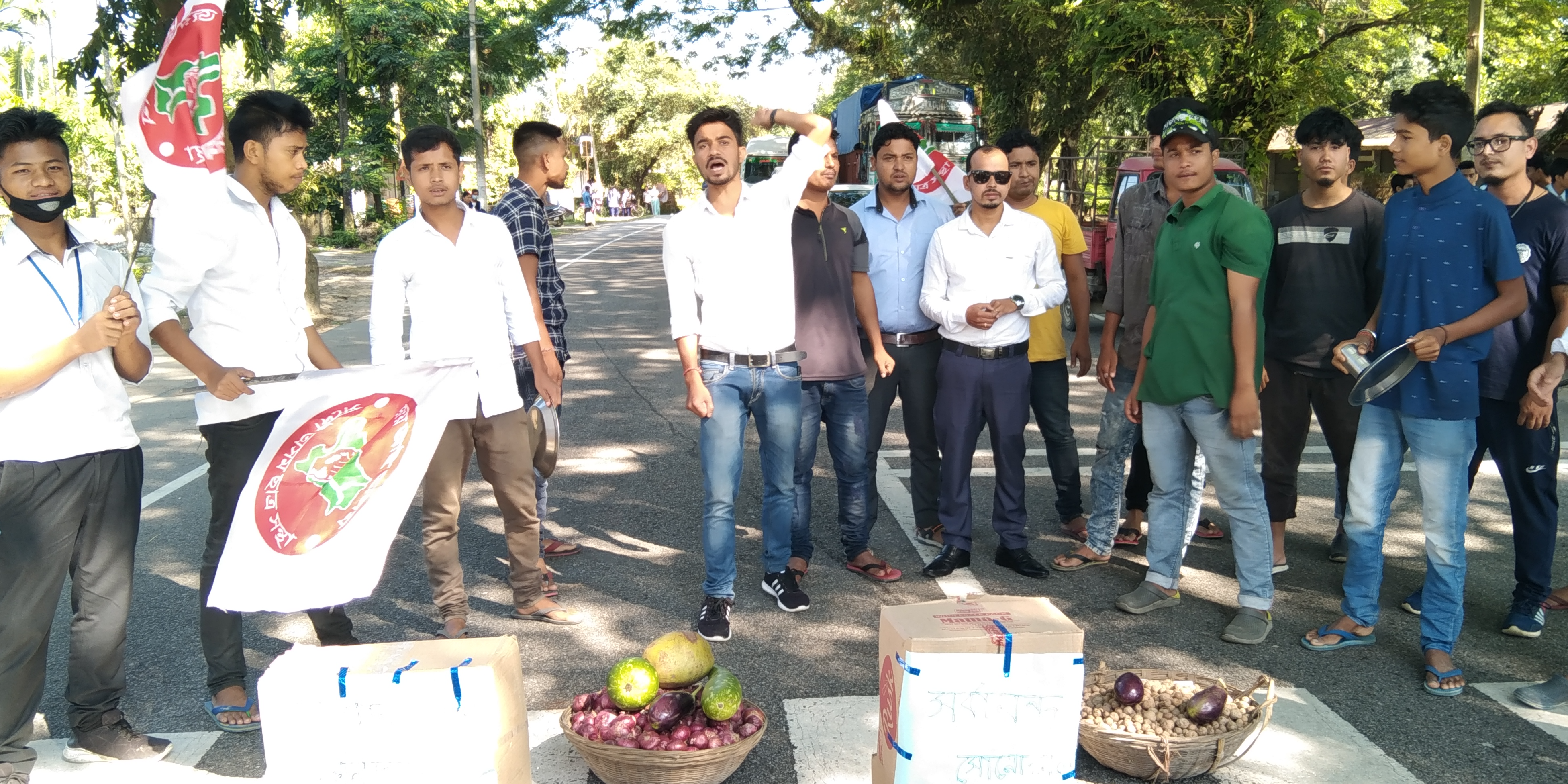 aasu-and-yuva-satra-prisad-protest-against-price-hike-at-nowboicha