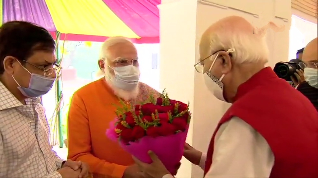 Prime Minister Narendra Modi visits senior BJP leader Lal Krishna Advani's residence to celebrate latter's birthday