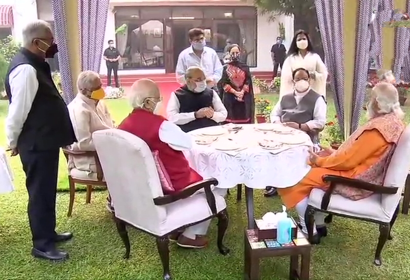 Prime Minister Narendra Modi visits senior BJP leader Lal Krishna Advani's residence to celebrate latter's birthday