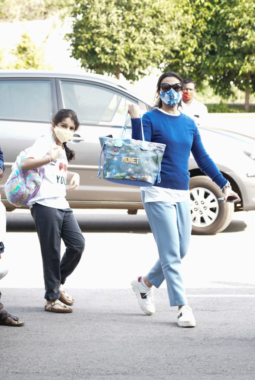 Mahesh Babu, his family spotted at Hyderabad airport