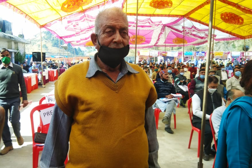 retired soldier opened a front against administration in solan jan manch