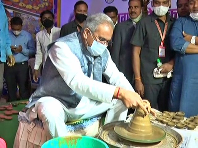 CM Bhupesh Baghel inaugurated swadeshi market