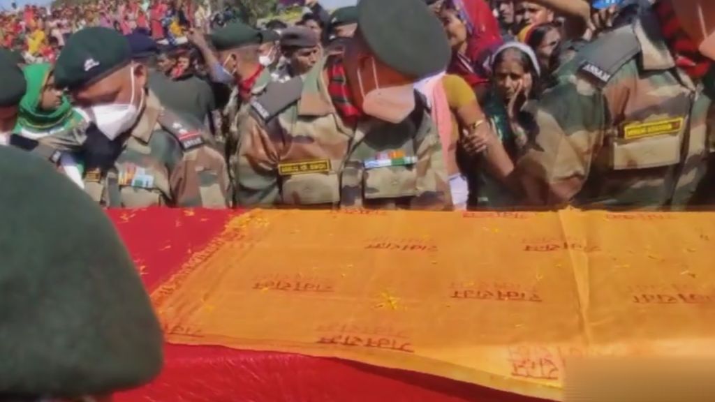 Martyr Captain Ashutosh's funeral with honors in madhepura