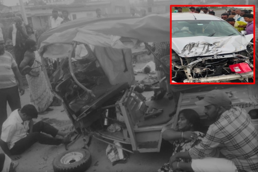 three people died on road accident in nellore