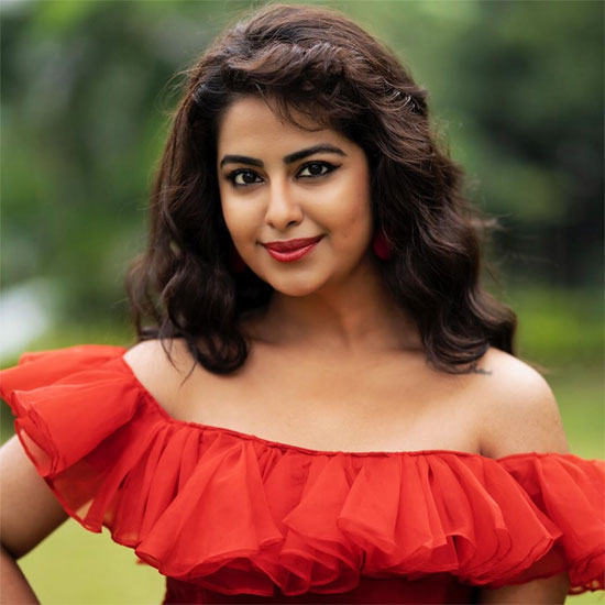 actress avika gor introduced her boyfriend in social media