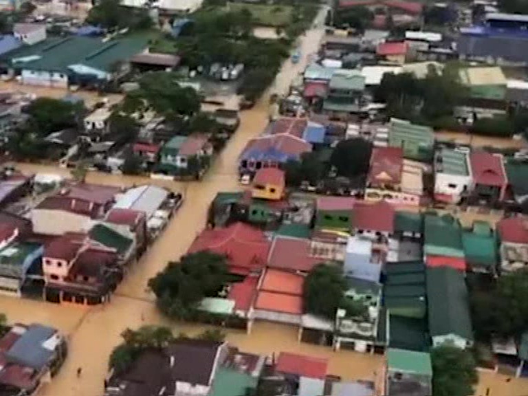 39 dead after typhoon leaves high water, mud in Philippines