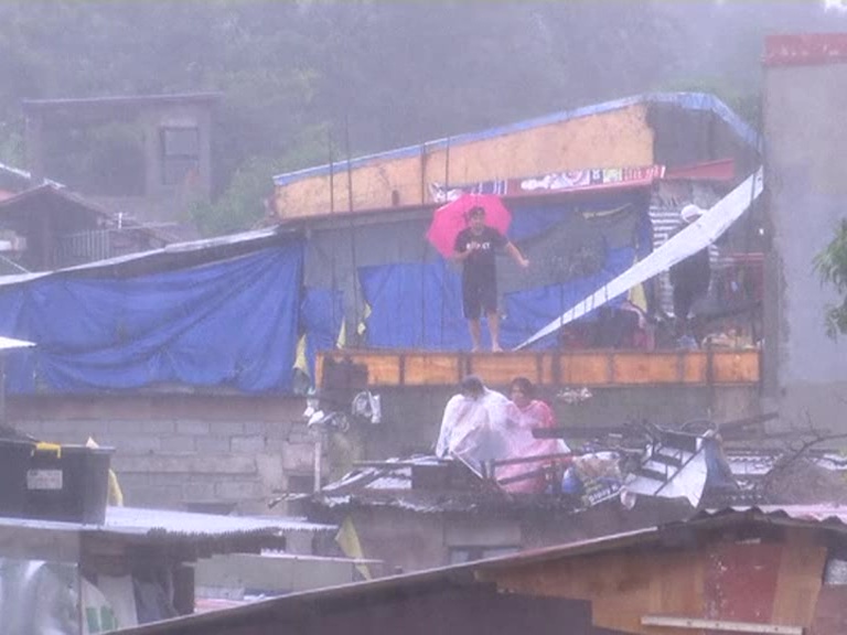 39 dead after typhoon leaves high water, mud in Philippines