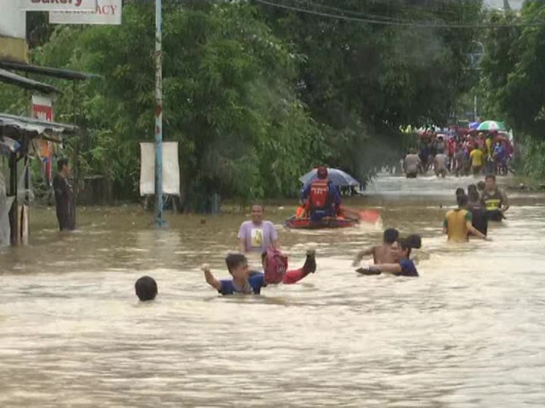 39 dead after typhoon leaves high water, mud in Philippines