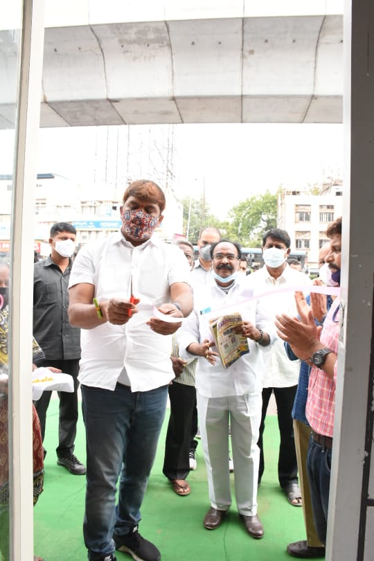 mayor bonthu rammohan started ac bus shelters in dilsukhnagar