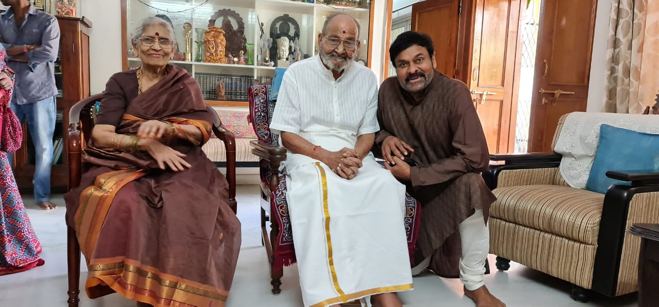 megastar chiranjeevi met senoir director k.viswanath