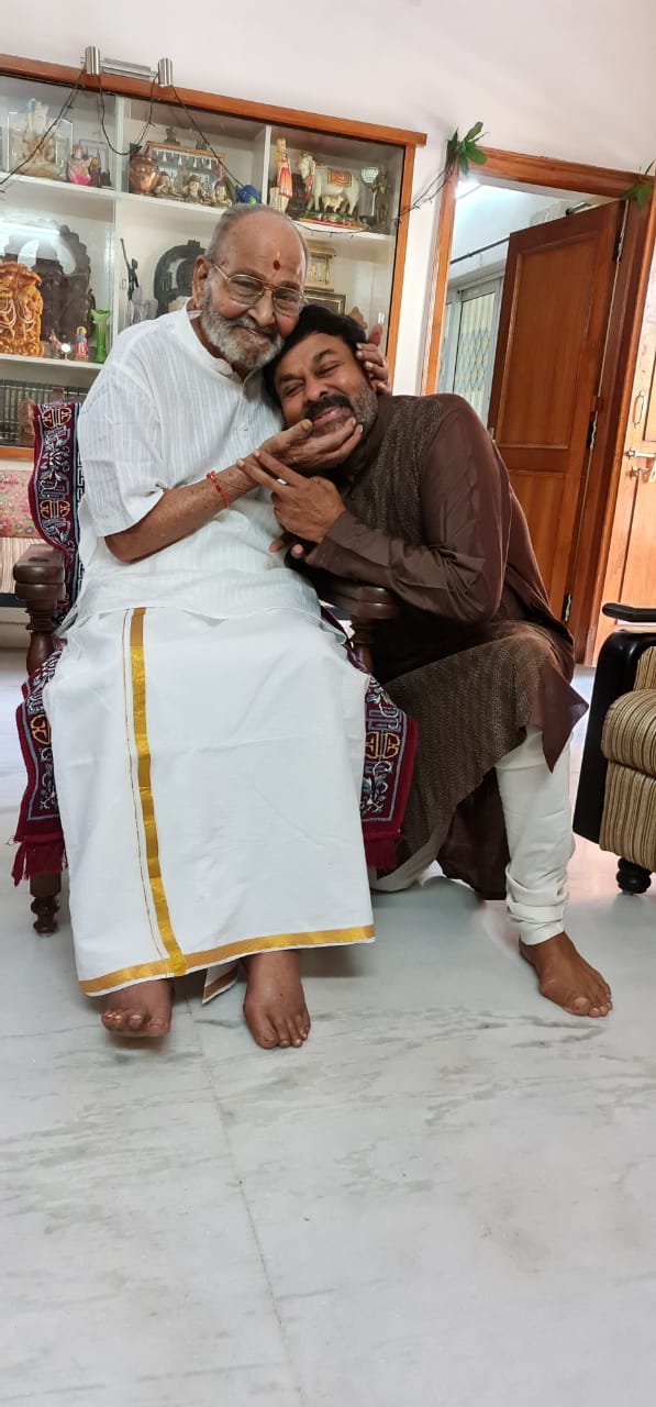 megastar chiranjeevi met senoir director k.viswanath