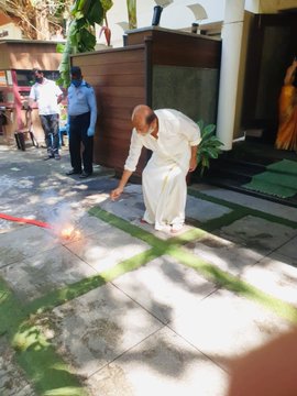 Superstar Rajinikanth celebrates Diwali with family