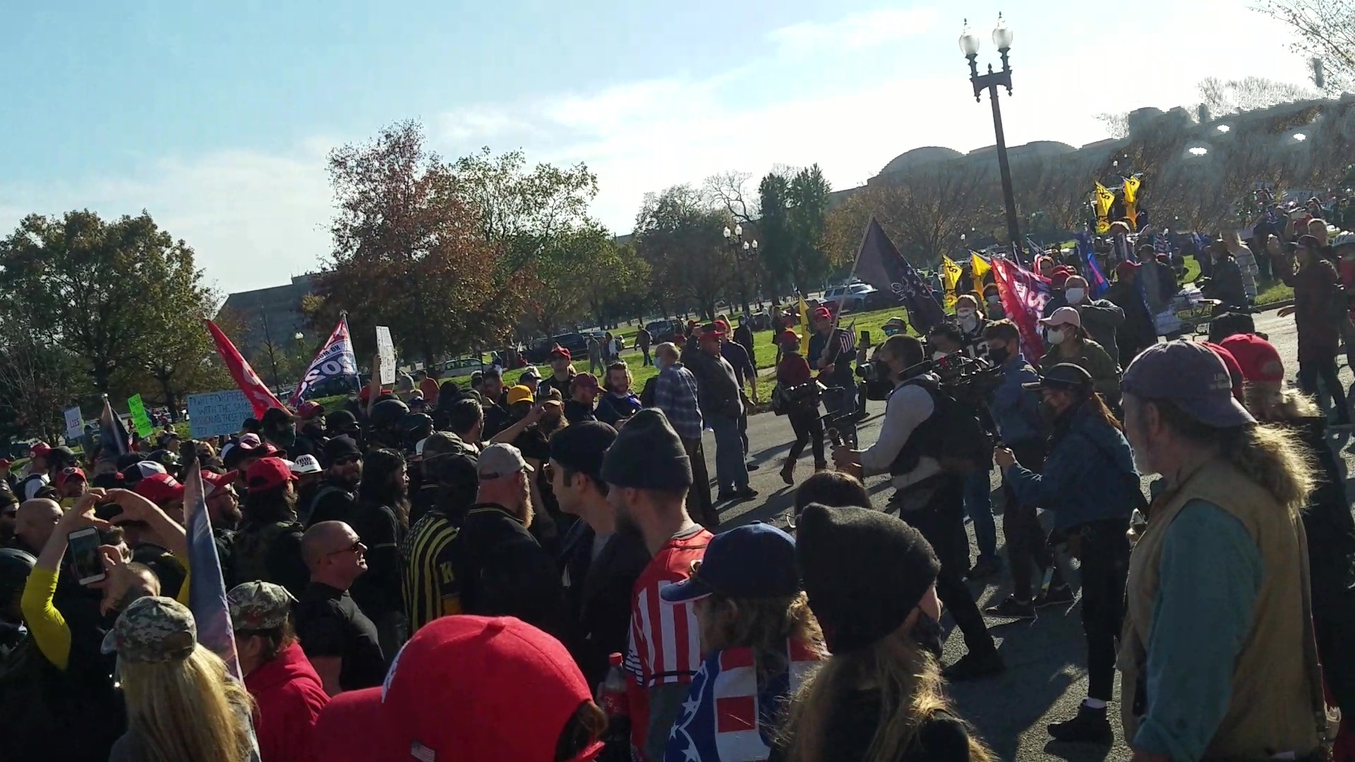 Thousands attend march in DC to support Trump