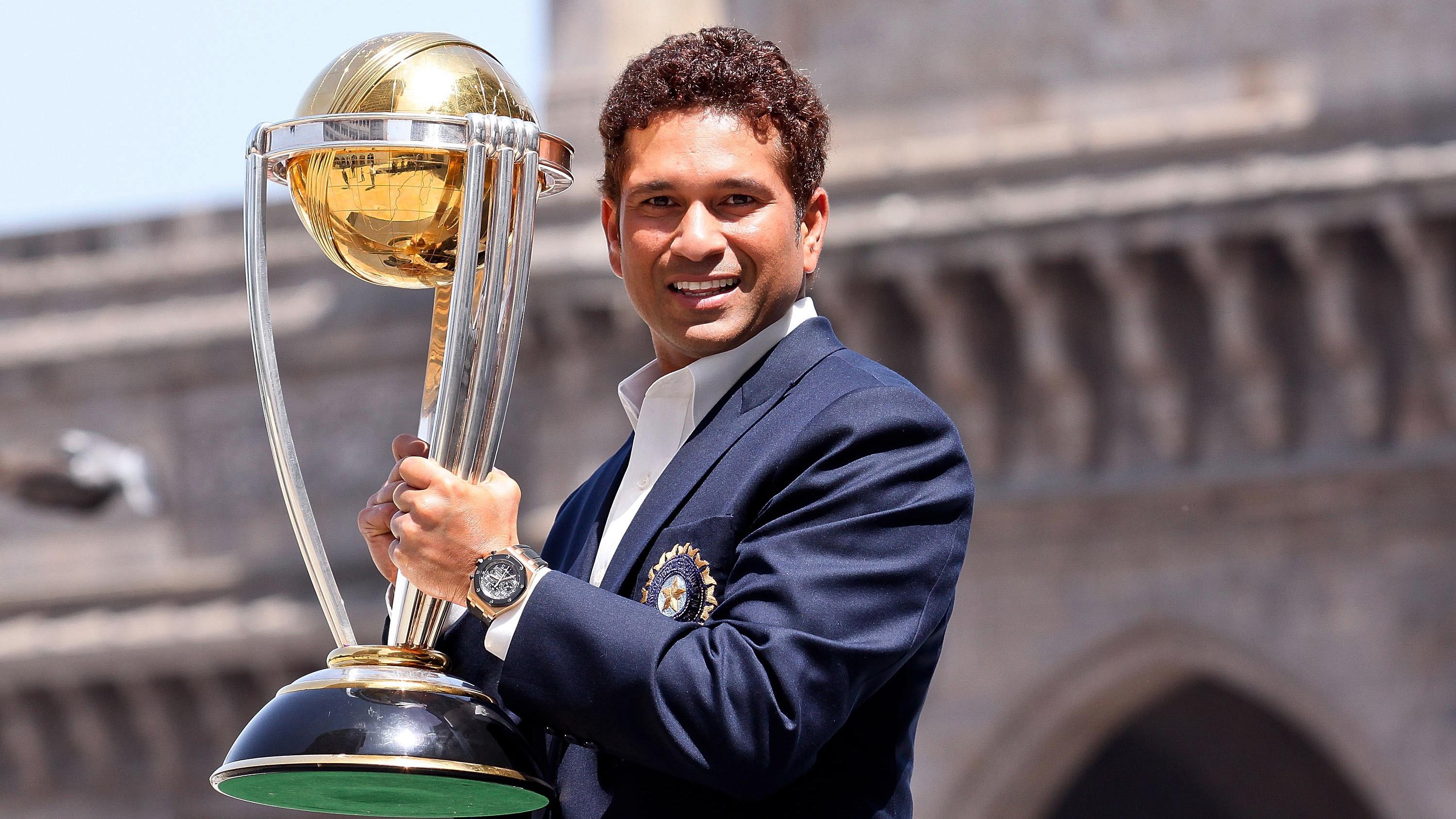 Sachin Tendulkar  International debut  Pakistan  Karachi  സച്ചിന്‍ യുഗം ഫീച്ചര്‍  ക്രീസിലെ ദൈവം ഫീച്ചര്‍  സച്ചിന്‍ വീണ്ടും ക്രീസില്‍ വാര്‍ത്ത  sachin era feature  god in crease feature  sachin again in crease news