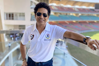 Sachin Tendulkar  International debut  Pakistan  Karachi  സച്ചിന്‍ യുഗം ഫീച്ചര്‍  ക്രീസിലെ ദൈവം ഫീച്ചര്‍  സച്ചിന്‍ വീണ്ടും ക്രീസില്‍ വാര്‍ത്ത  sachin era feature  god in crease feature  sachin again in crease news