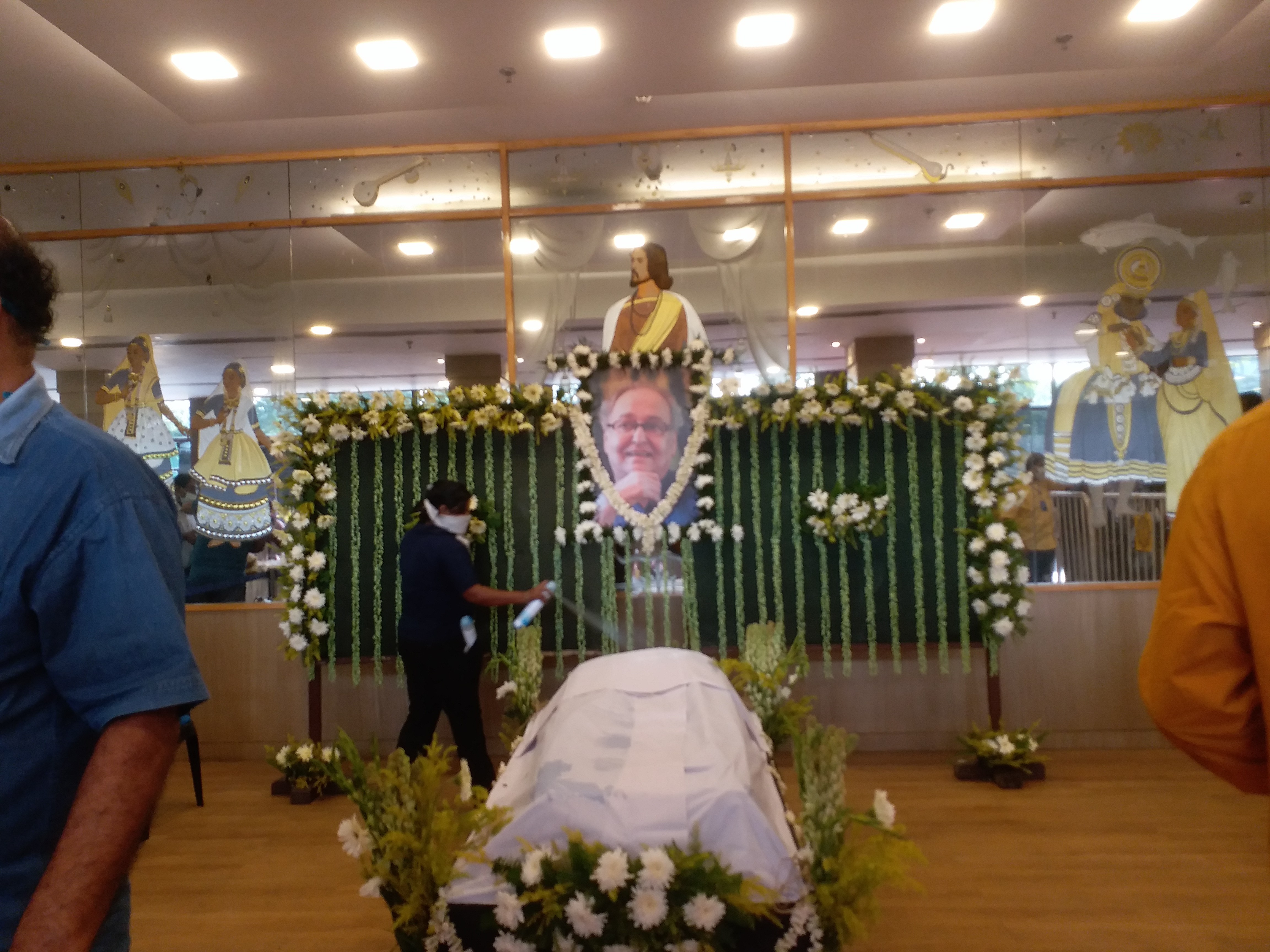 Last rite of Soumitra Chatterjee