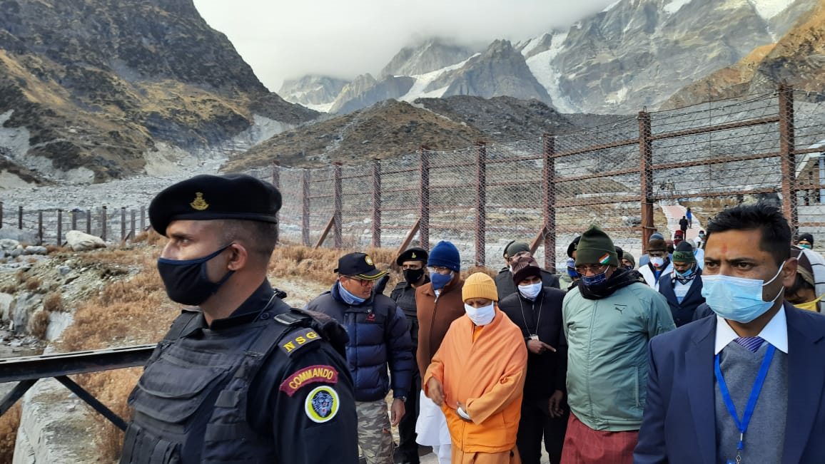 CM Trivendra and Yogi on Badrinath tour