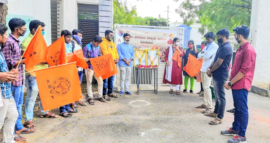 ವಿದ್ಯಾರ್ಥಿಗಳಿಂದ ಸರಸ್ವತಿಗೆ ಪೂಜೆ