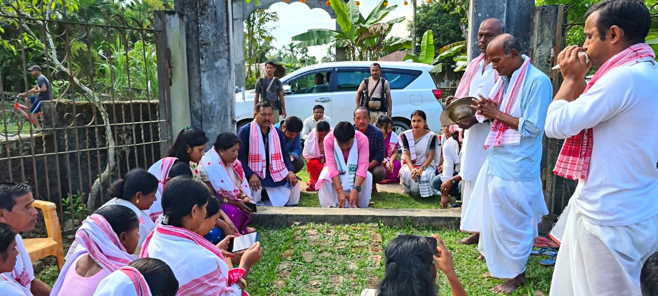 একেদিনাই 7 টা নামঘৰৰ আধাৰশিলা স্থাপন