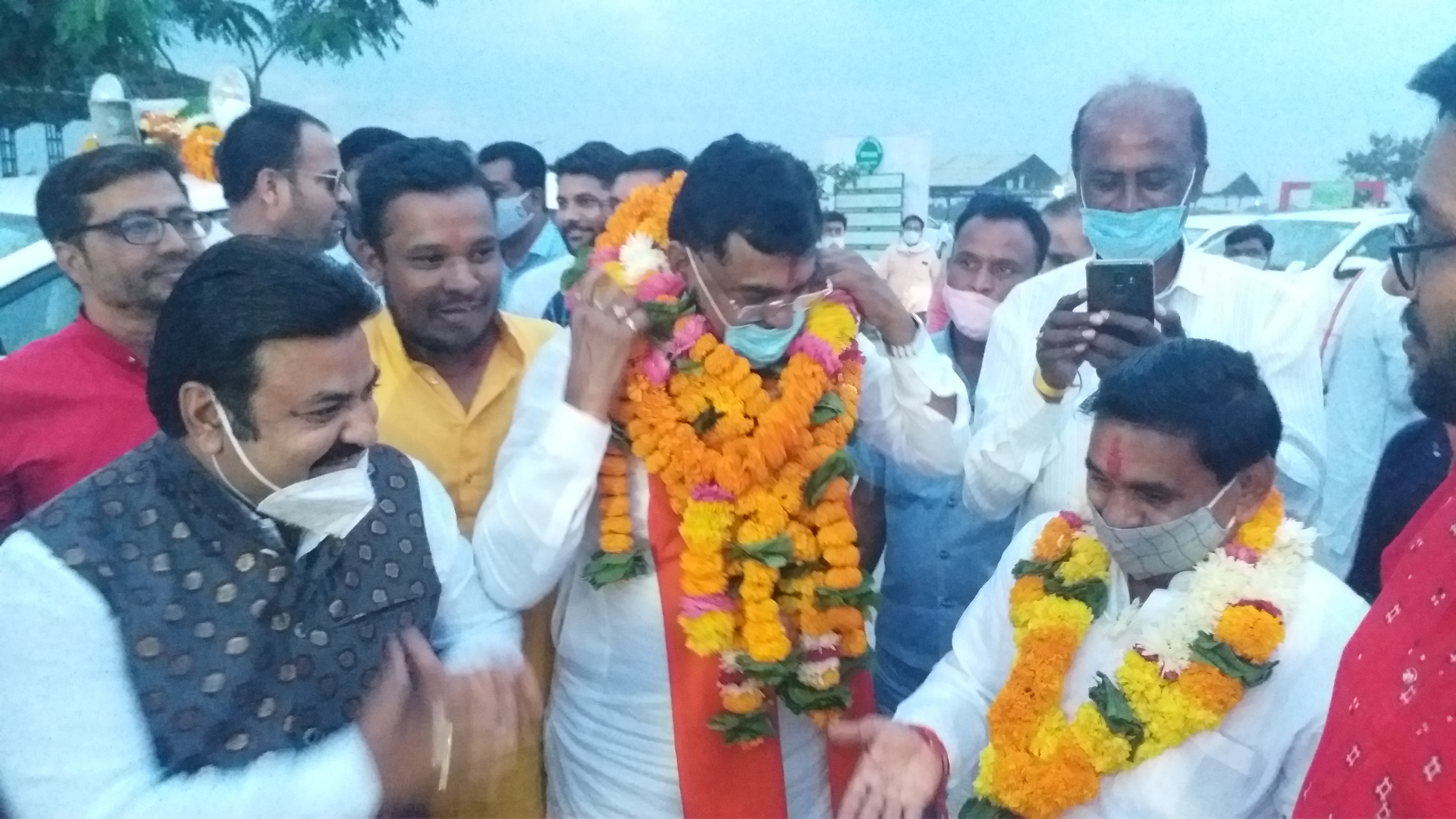 Agriculture Minister Kamal Patel reached Khandwa