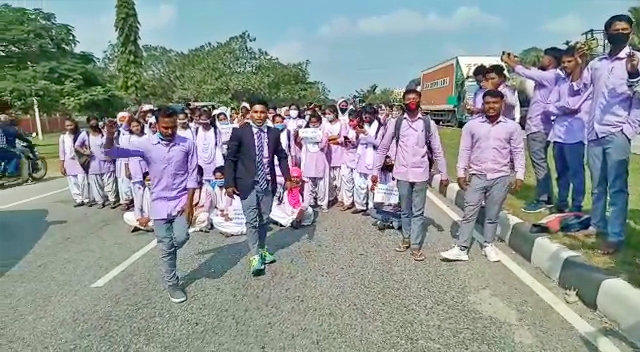 National highyway block protest by student bongaigaon assam etv bharat news