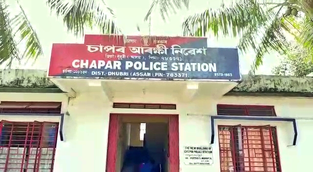 জব্দকৃত ট্ৰাক দুখনক চাপৰ আৰক্ষী থানালৈ লৈ যোৱা হৈছে