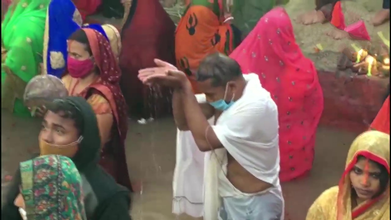 Chhath Puja concludes with prayers to the rising sun