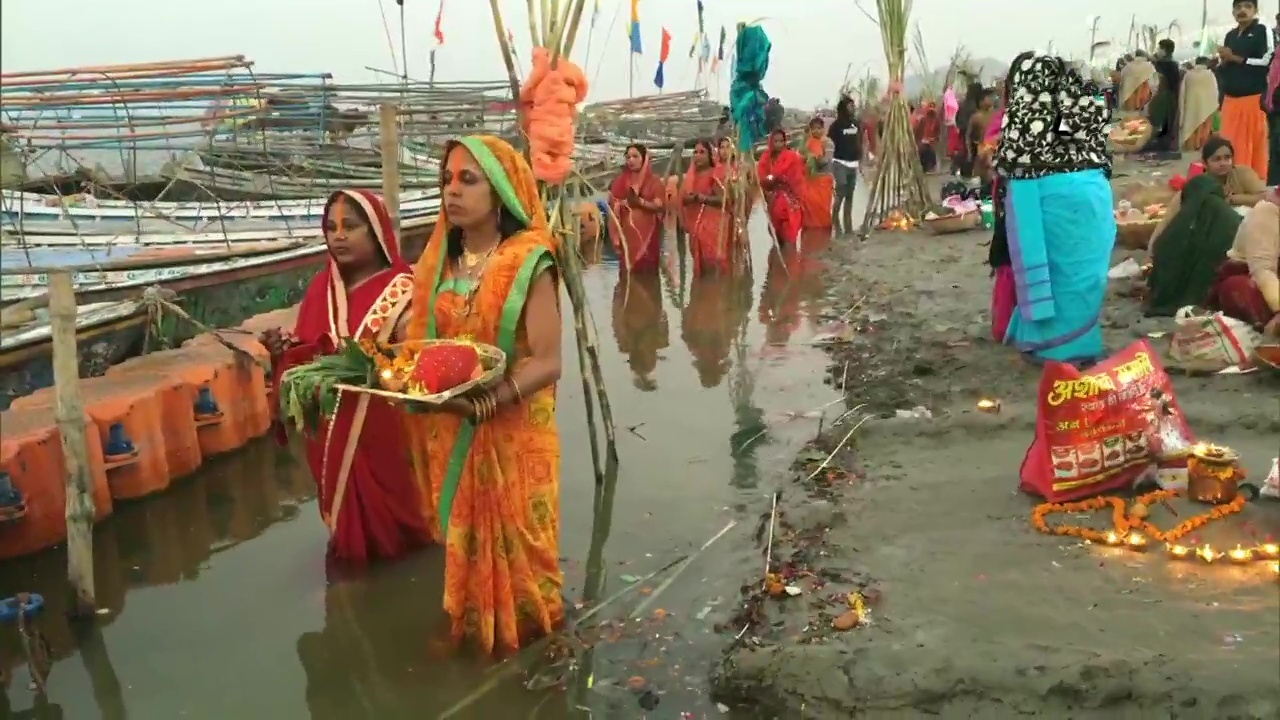 Chhath Puja concludes with prayers to the rising sun