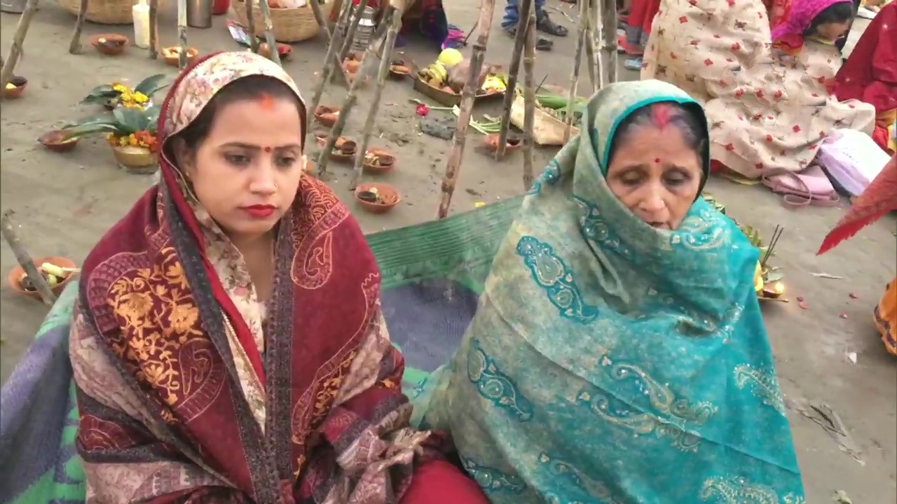 Chhath Puja concludes with prayers to the rising sun