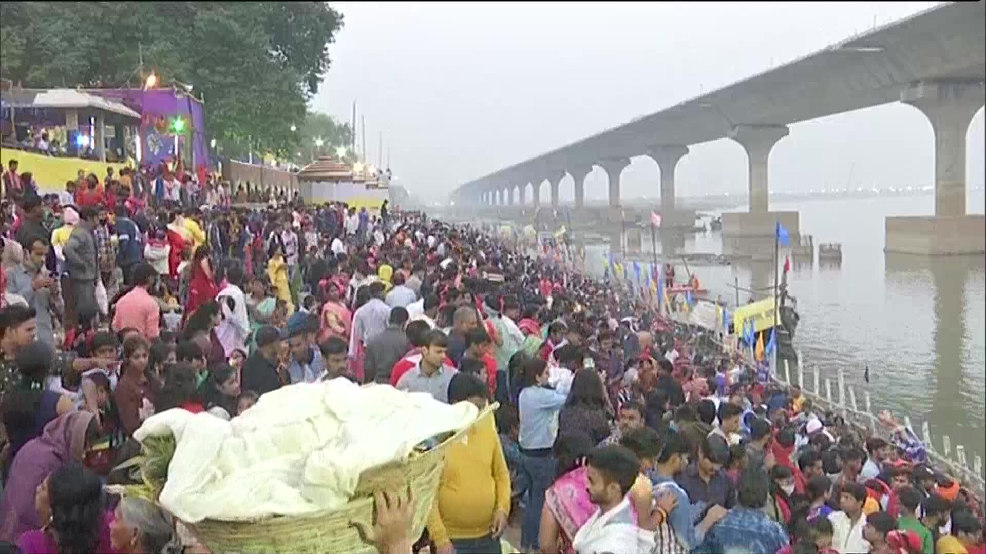 Chhath Puja concludes with prayers to the rising sun