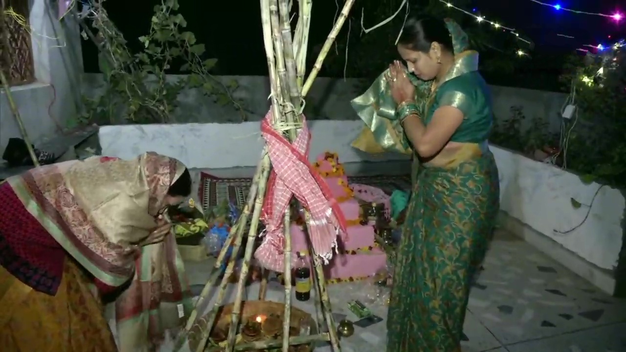 Chhath Puja concludes with prayers to the rising sun