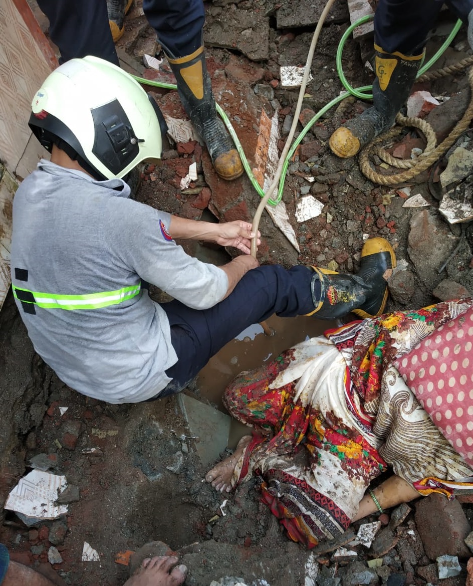 The woman who was rescued from the public toilet in Kurla area of Mumbai after a portion of it collapsed, passed away.