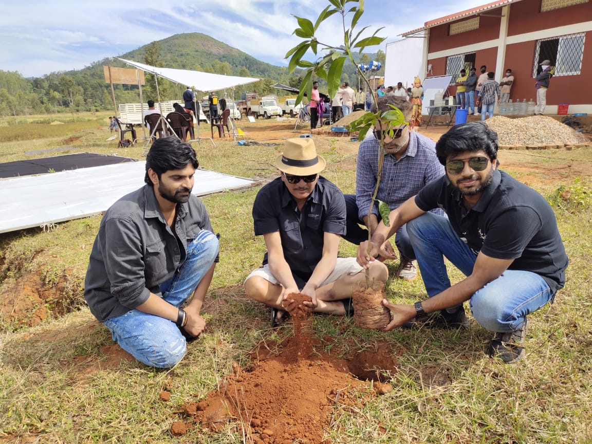 Anil Ravipudi participates in Green India Challenge