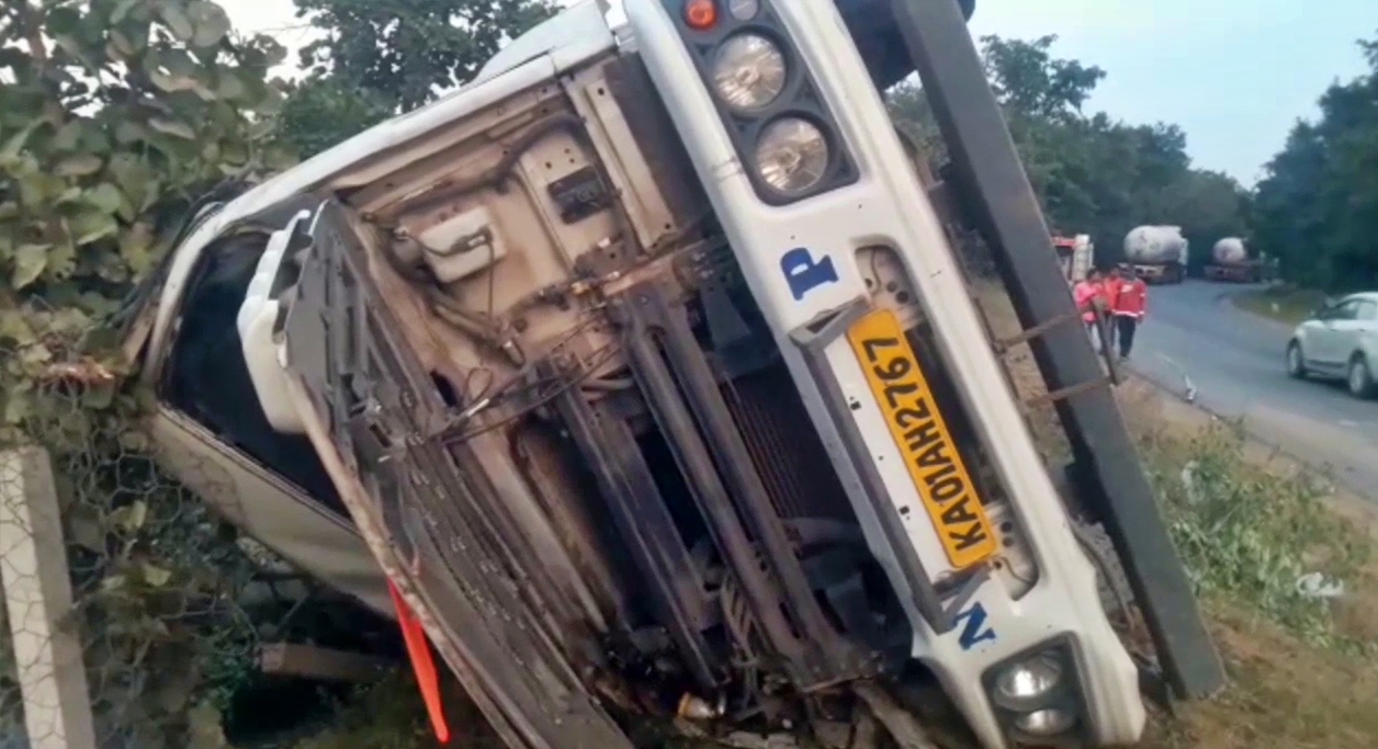 HP GAS tanker overturns