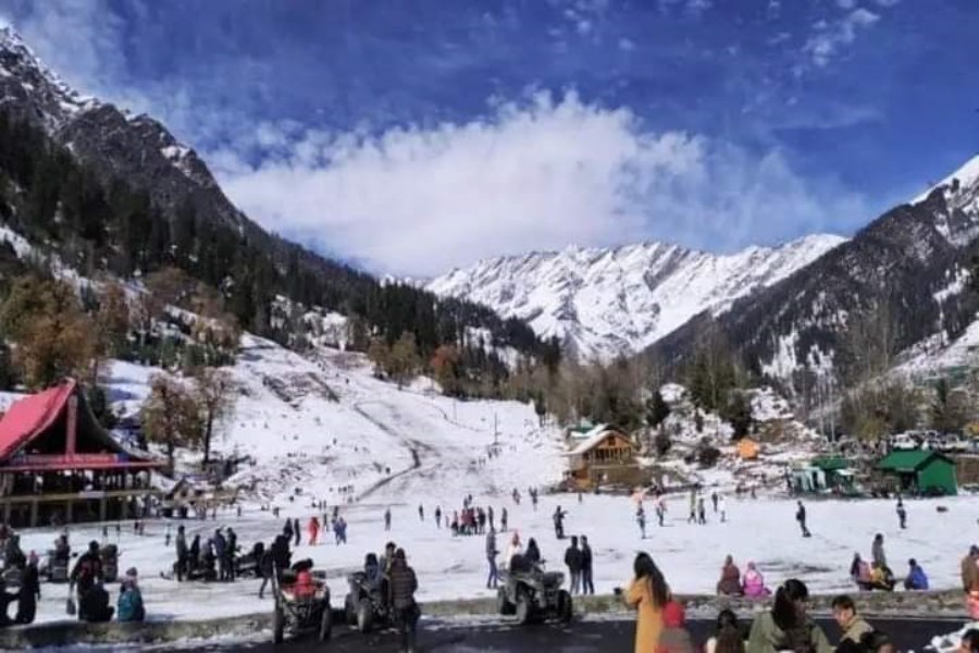 manali-leh highway closed due to snowfall