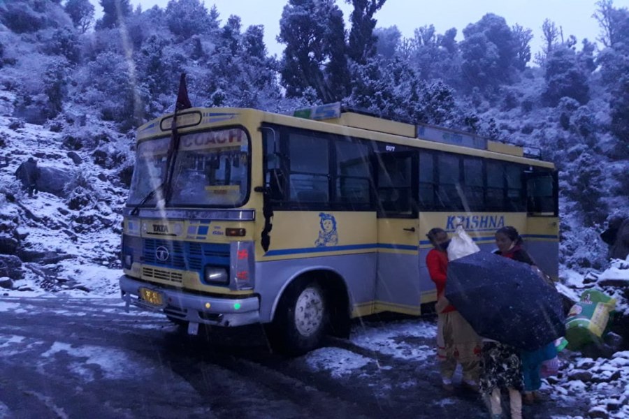 manali-leh highway closed due to snowfall