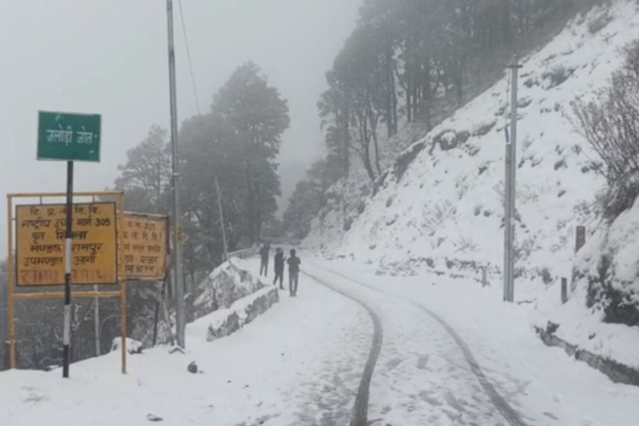 manali-leh highway closed due to snowfall