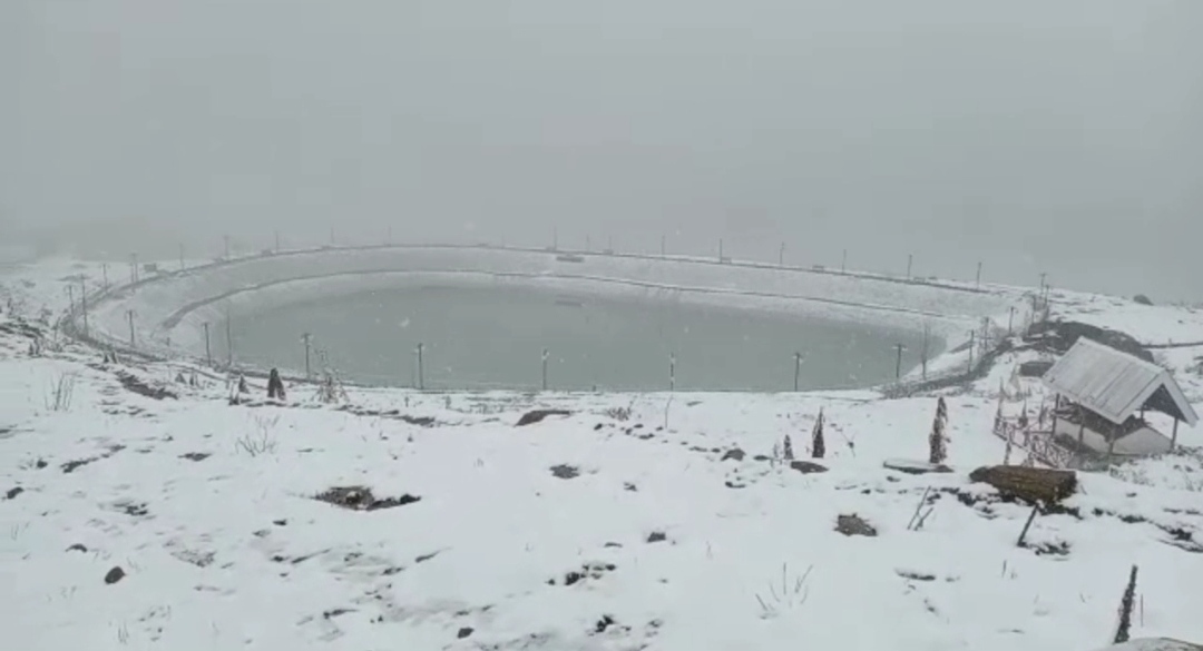 heavy-snowfall-in-auli