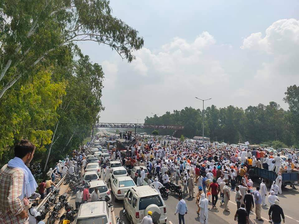 कृषि कानूनों के खिलाफ धरना