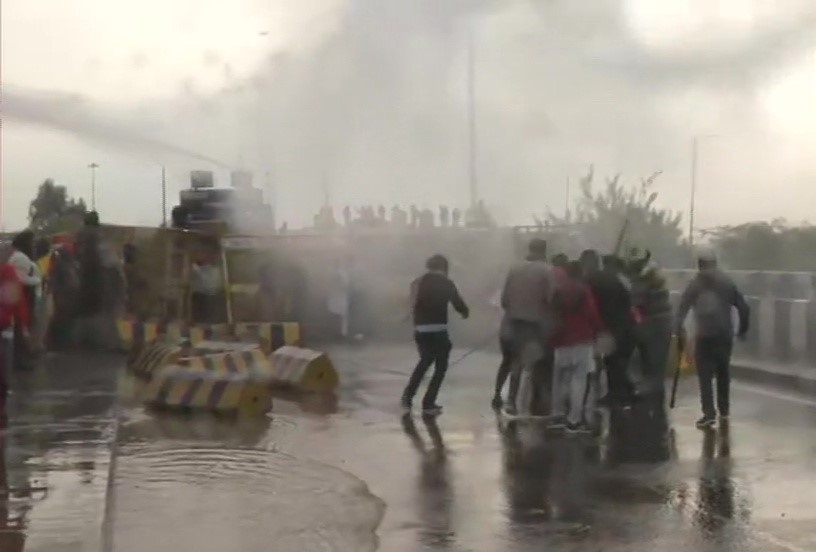 Police use water cannon to disperse farmers