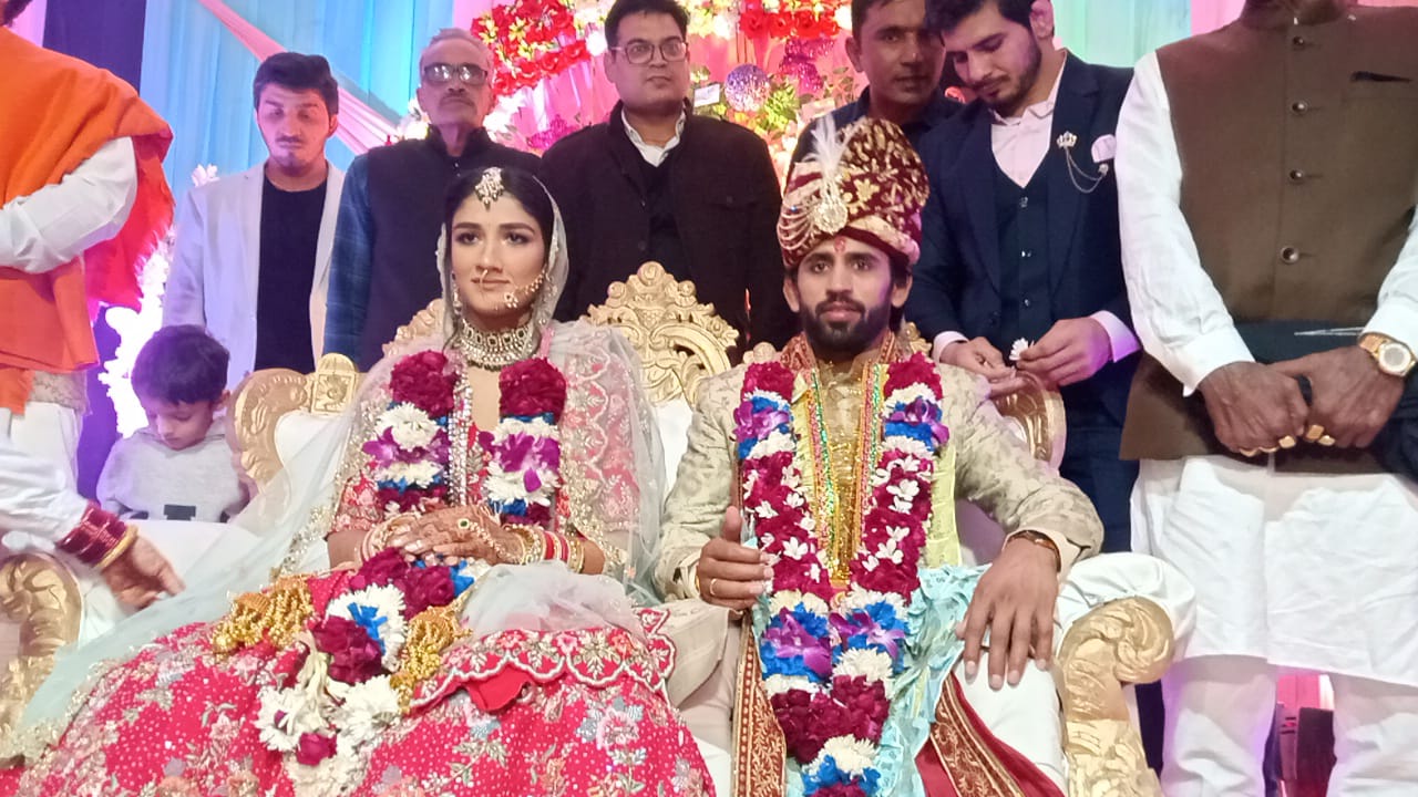 Wrestlers Bajrang Punia and Sangeeta Phogat got married in Charkhi Dadri