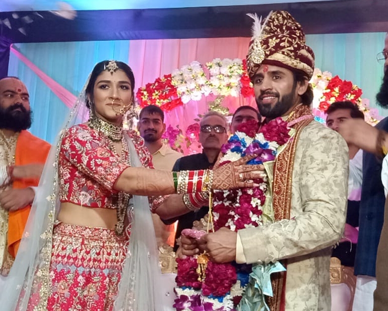 Sangeeta Phogat took eight round with Bajrang Punia at their marriage for beti bachao beti padhao campaign