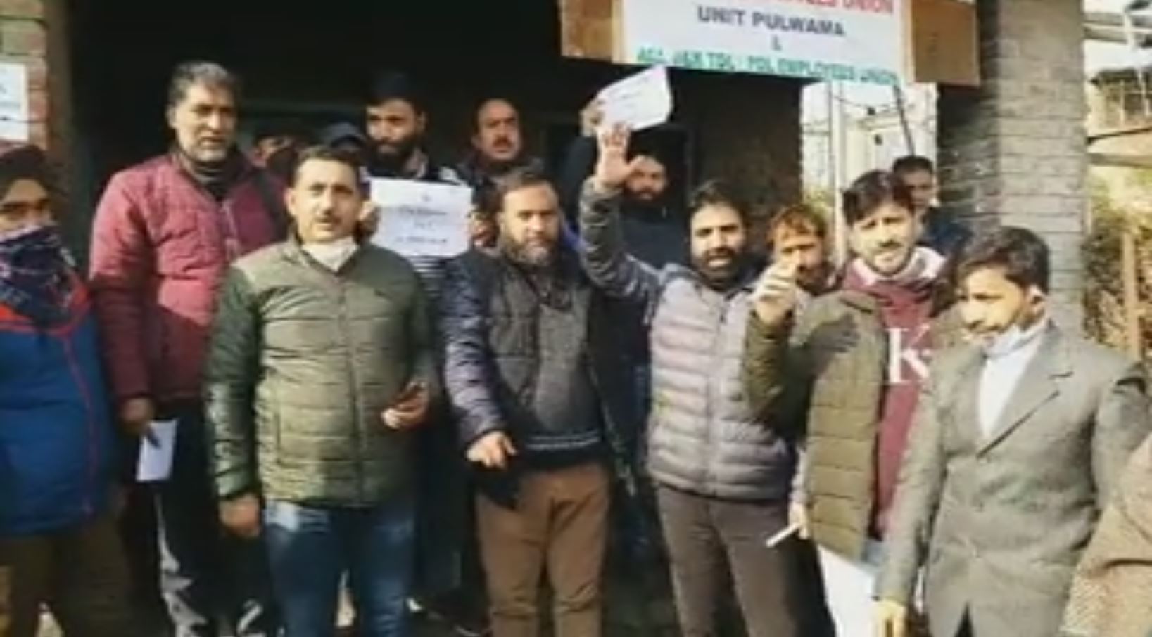 power employees protest against privatization in pulwama jammu and kashmir