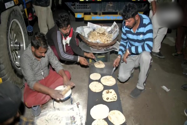 protesting farmers settle down at Singhu border