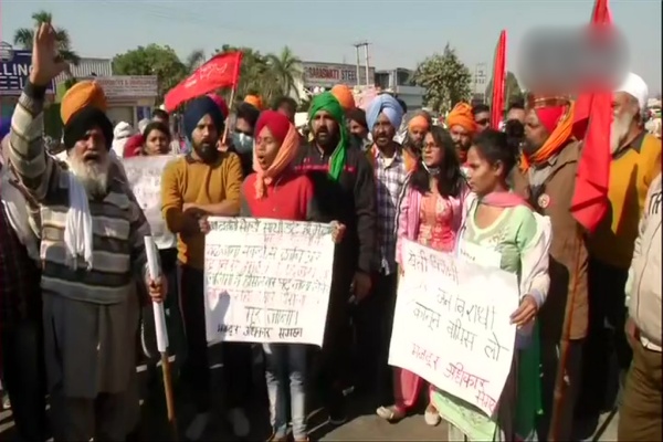 Tikri, Singhu borders sealed as farmers rally for Delhi entry