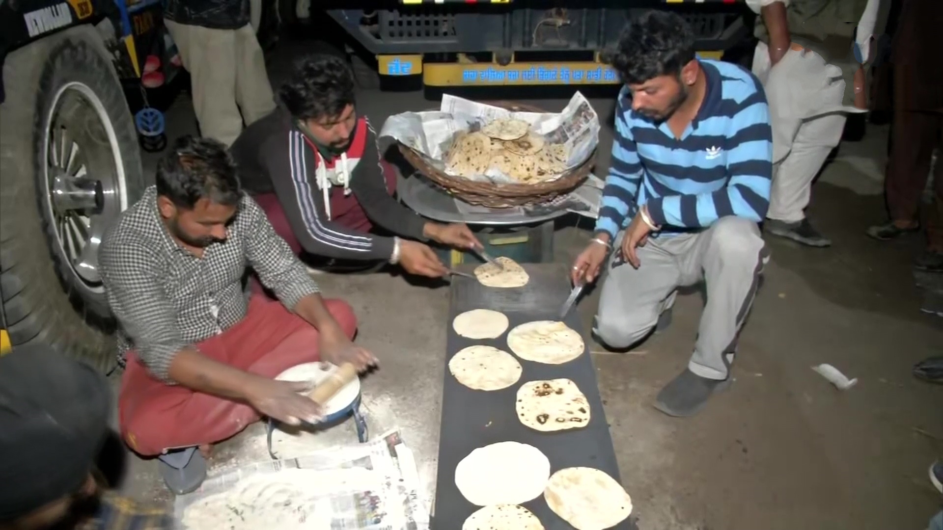 Farmers' protest LIVE: Farmers from Punjab, Haryana reach near Delhi borders; situation tense