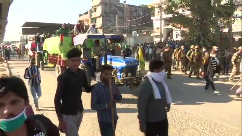 Farmers' protest LIVE: Farmers from Punjab, Haryana reach near Delhi borders; situation tense