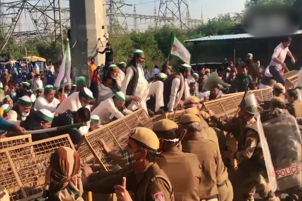 Farmers arrive at Ghaziabad-Delhi border in support of 'Delhi Chalo' protest march